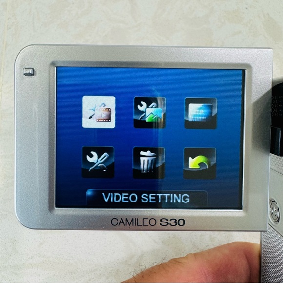 Toshiba CAMILEO S30 Digital Video Camera Camcorder -Bundle -Excellent Condition - Picture 7 of 17